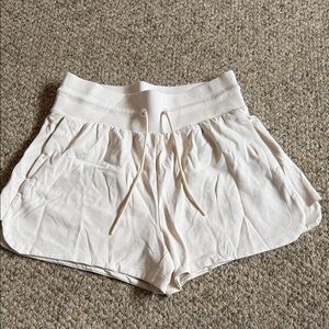 Old Navy Women's Athletic Cream Shorts
